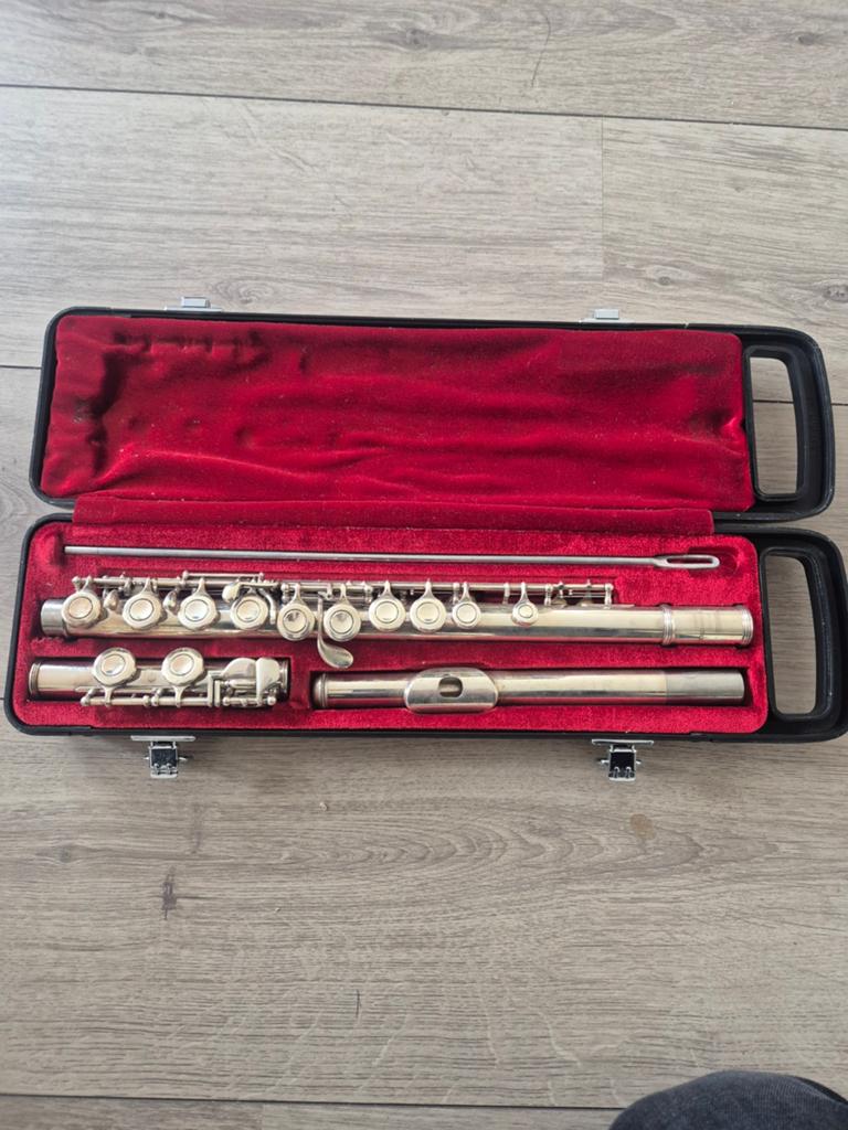 Yamaha YFL211S Dwarsfluit met koffer, Muziek en Instrumenten, Blaasinstrumenten | Dwarsfluiten en Piccolo's, Zo goed als nieuw