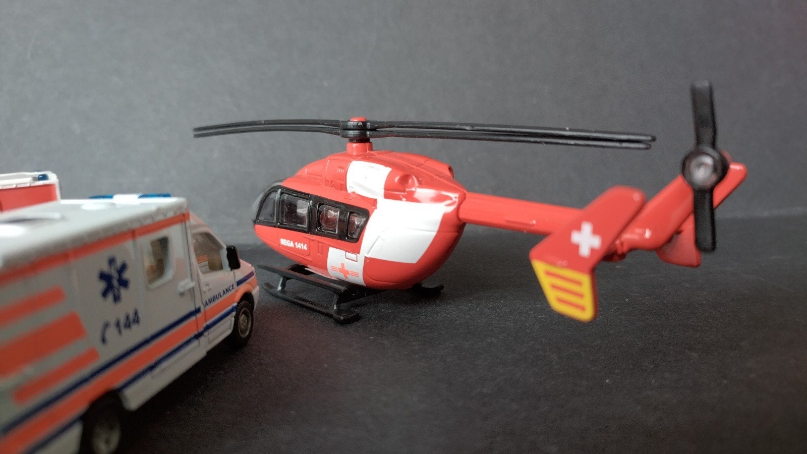 Mercedes Benz Sprinter Ambulance 2x 1;87 Siku Pol, Verzenden, Zo goed als nieuw, Sieper, Siku