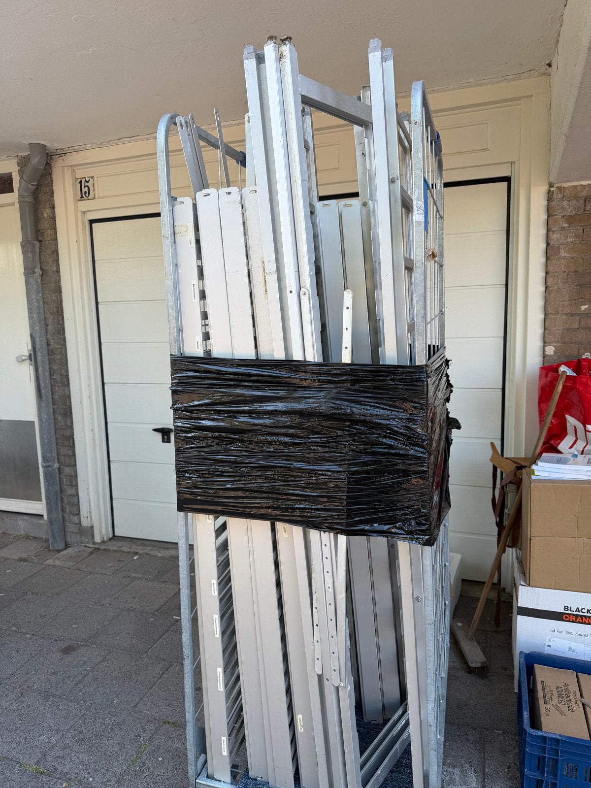 Hupfer aluminium stellingen - 10 staanders en 16 liggers, Ophalen