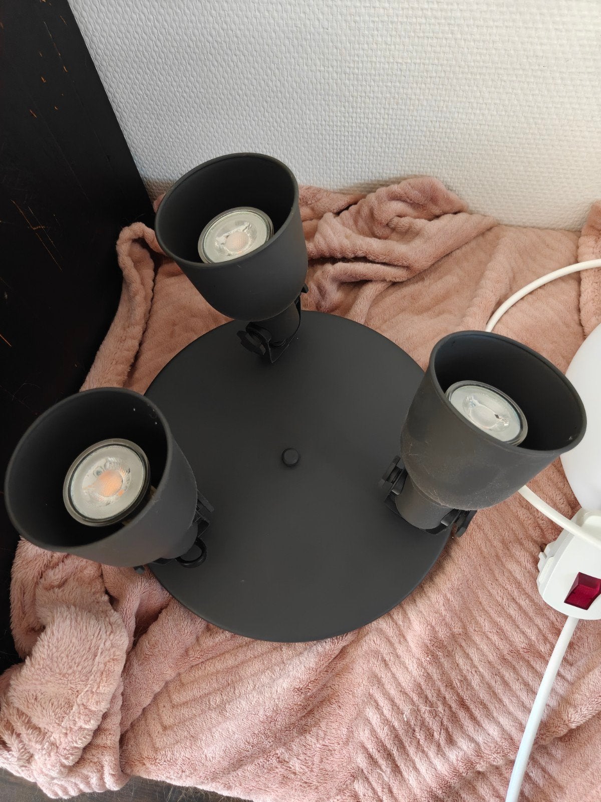 IKEA Plafondspot met 3 LED spots - Zwart, Ophalen, Gebruikt, LED, Metaal