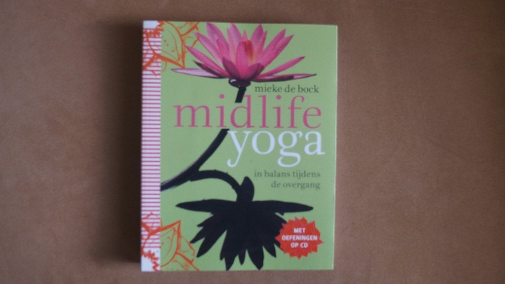 Midlife yoga  + CD -  in balans tijdens de overgang- hormoon, Meditatie of Yoga, Mieke de Bock, Ophalen of Verzenden, Zo goed als nieuw