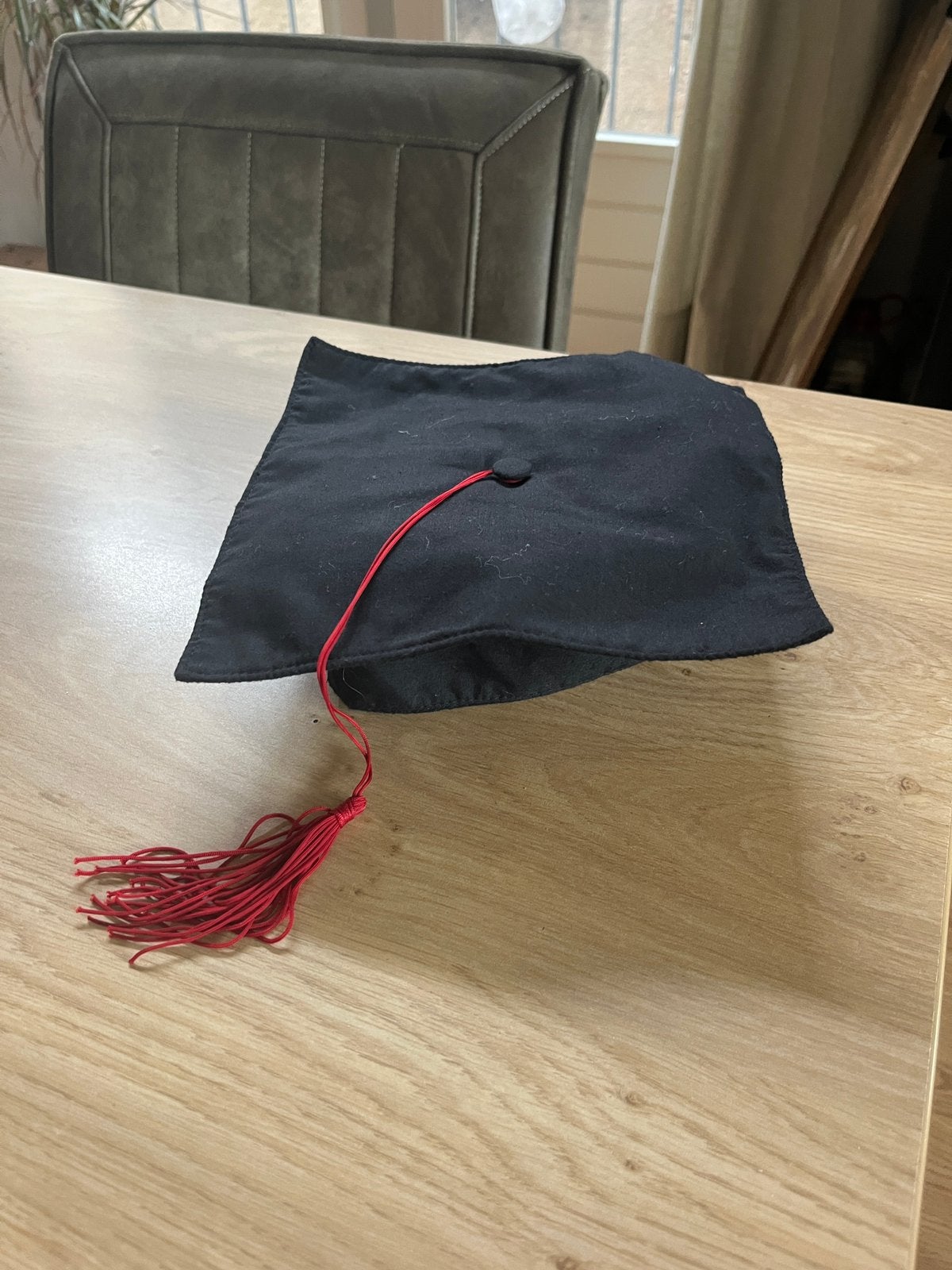 Afstudeerhoed / geslaagd hoedje / academische baret, Ophalen of Verzenden, Zo goed als nieuw, Overige thema's, Accessoires