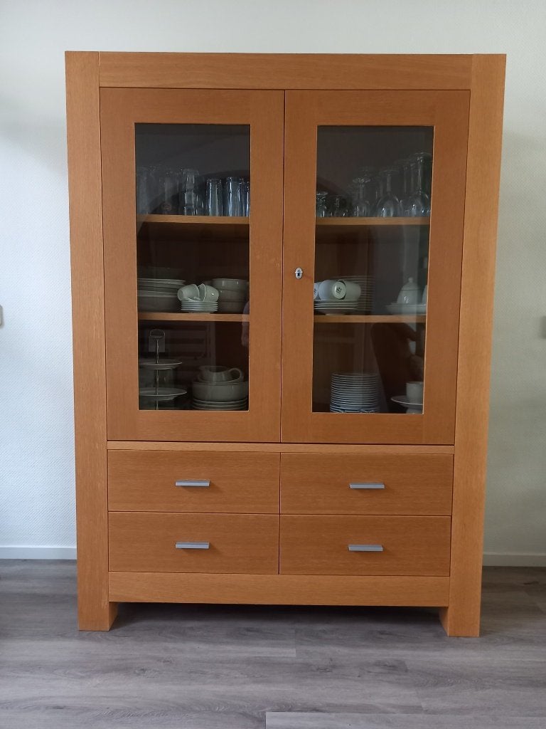 Blank eiken vitrinekast, Ophalen, Eikenhout, Zo goed als nieuw, 150 tot 200 cm