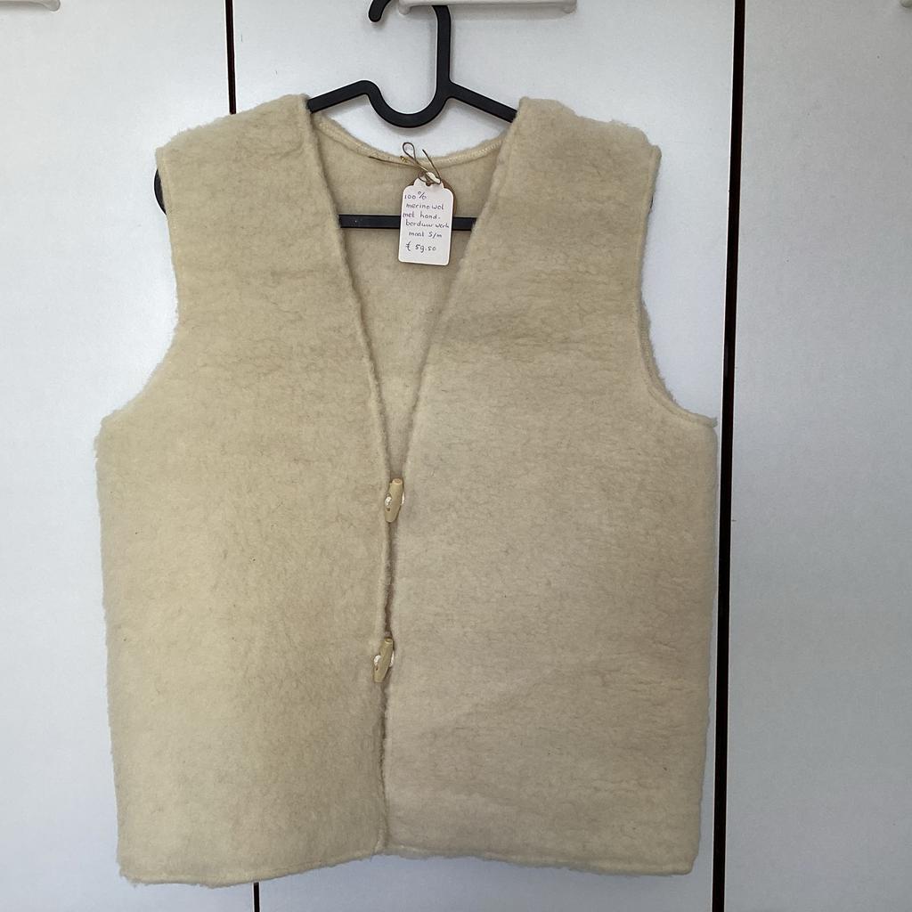 Bodywarmer van merinowol met vintage borduurwerk maat 36/38, Ophalen of Verzenden, Nieuw, Maat 36 (S), Beige