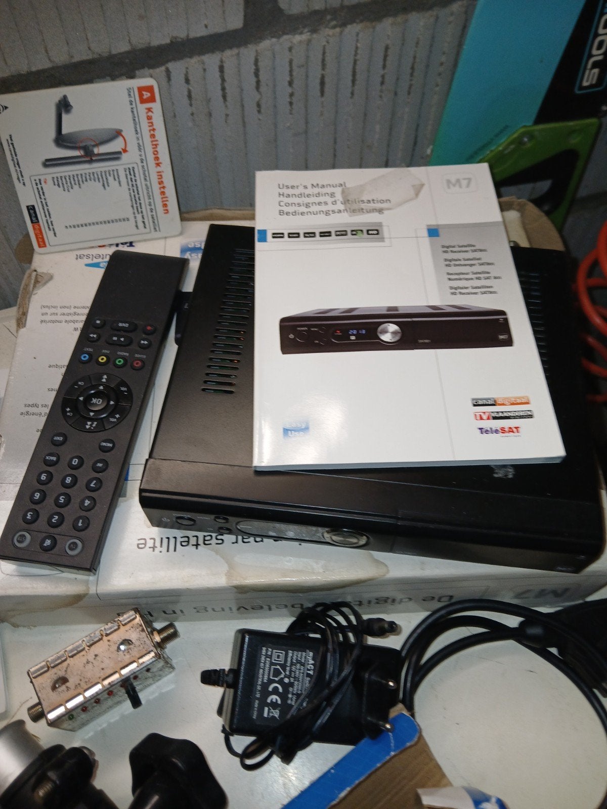 Satellietontvanger met accessoires en kabels, Ophalen, Gebruikt, Decoder