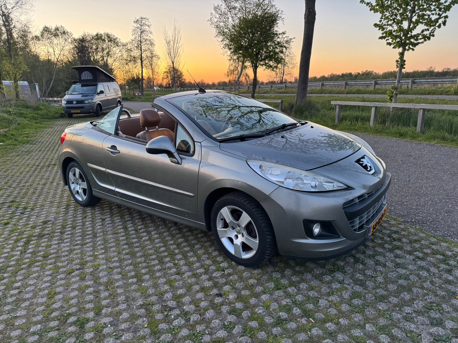 Peugeot 207 1.6 16V CC 88KW 2010 Grijs, Auto's, Voorwielaandrijving, 15 km/l, 4 cilinders, Cabriolet