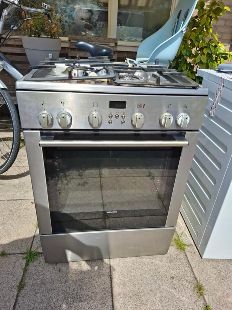 Siemens gasfornuis, Witgoed en Apparatuur, Fornuizen, Ophalen, Gebruikt, 4 kookzones, Gas