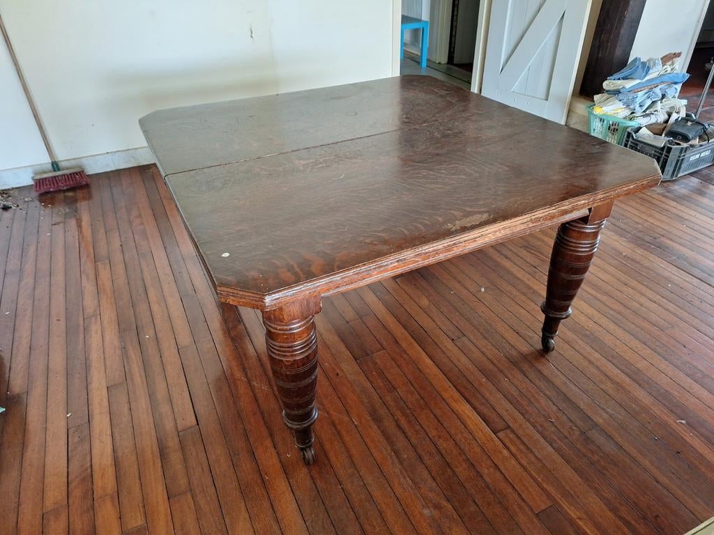 Prachtige grote antieke tafel 140 x 140, Ophalen