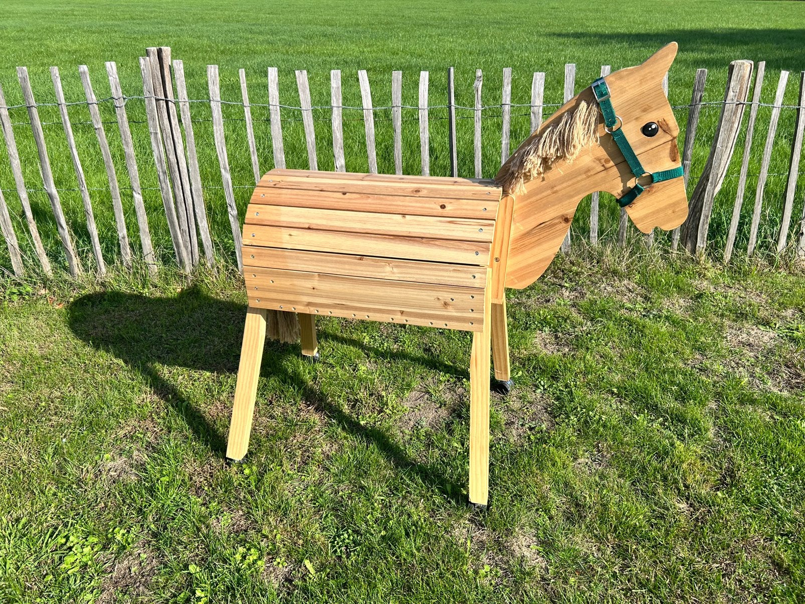 Houten hobby paard (binnen en buiten), Ophalen, Zo goed als nieuw, Rij- of Hobbelspeelgoed