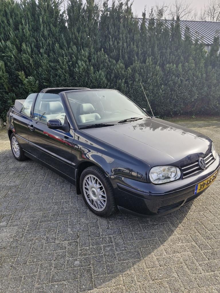 Volkswagen Golf 1.8 Cabriolet 66KW AUT 2000 Blauw  4950.00, Stof, 4 cilinders, Cabriolet, 1200 kg