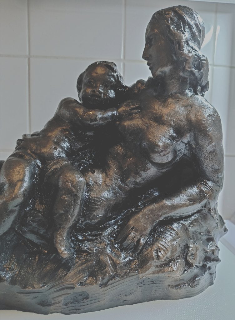 Pierre de Leonardi==naakt met baby==ca 1880==BRONS 8.4 kg, Ophalen, Brons