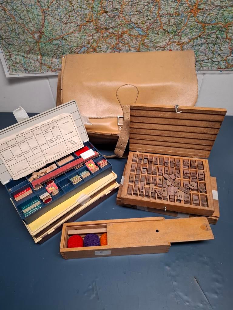 Vintage schoolmaterialen: rekenbox, letterdoos & tas, Ophalen of Verzenden