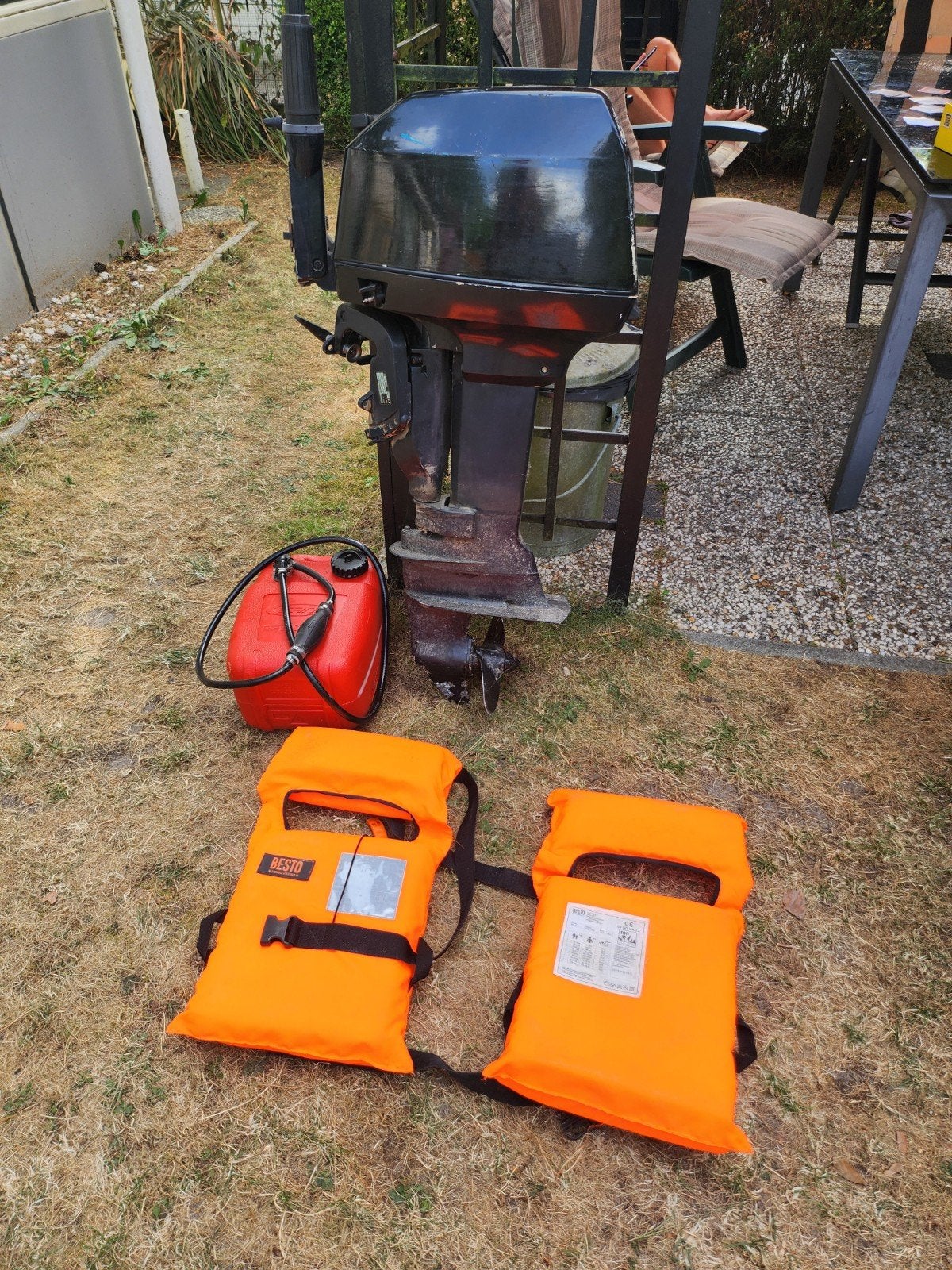 Johnston buitenboordmotor met tank, Ophalen