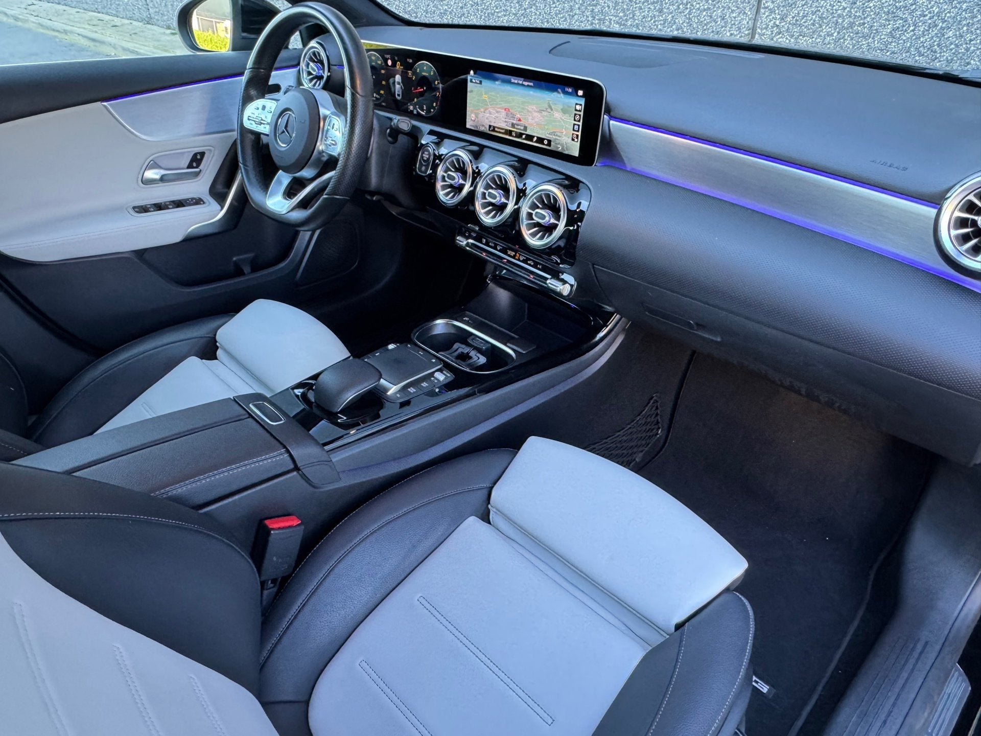 Mercedes-Benz A-klasse 200 AMG limo Edition Leer Nightpakket, Auto's, Mercedes-Benz, Gebruikt, Huisgarantie, 4 cilinders, Met garantie (alle)