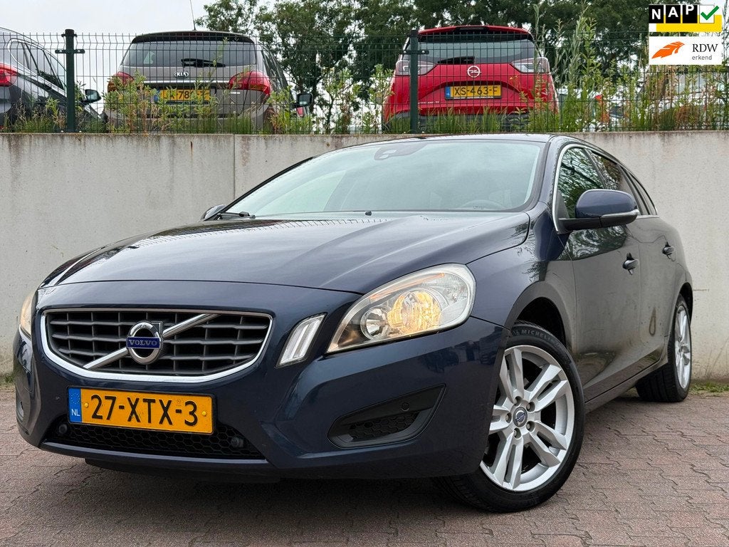 Volvo V60 1.6 T4 Momentum/NAVI/CLIMA/VOLLEDIG ONDERHOUDEN/LE, Auto's, Volvo, Gebruikt, 4 cilinders, Blauw, Leder en Stof