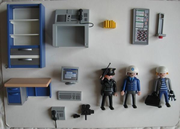 popjes & interieur van Politiebureau en/of Alarmcentrale (?), Verzenden, Zo goed als nieuw, Los playmobil