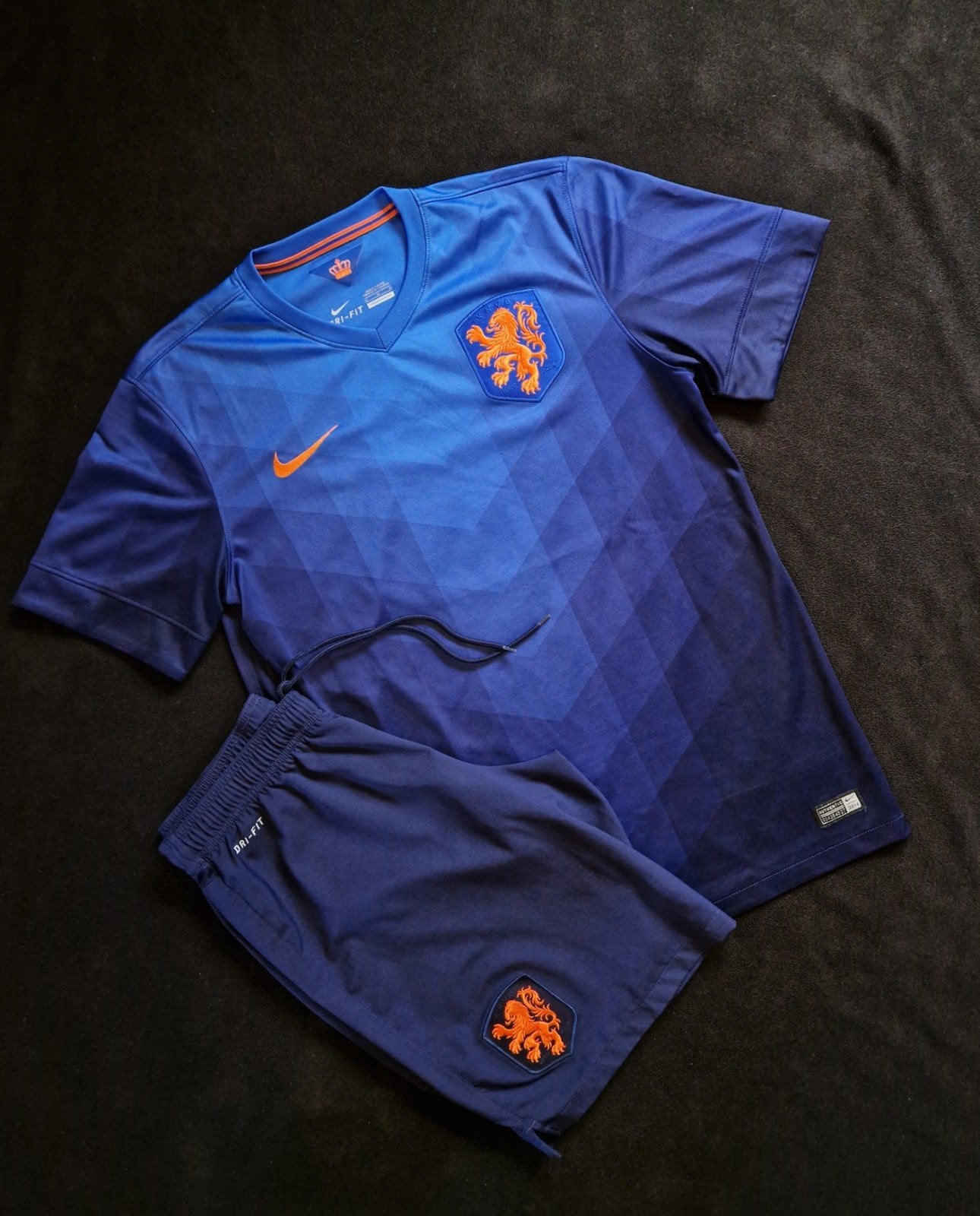 Nederlands elftal tenue 2014  maat M shirt + broekje, Nike, Ophalen of Verzenden, Zo goed als nieuw, Voetbal