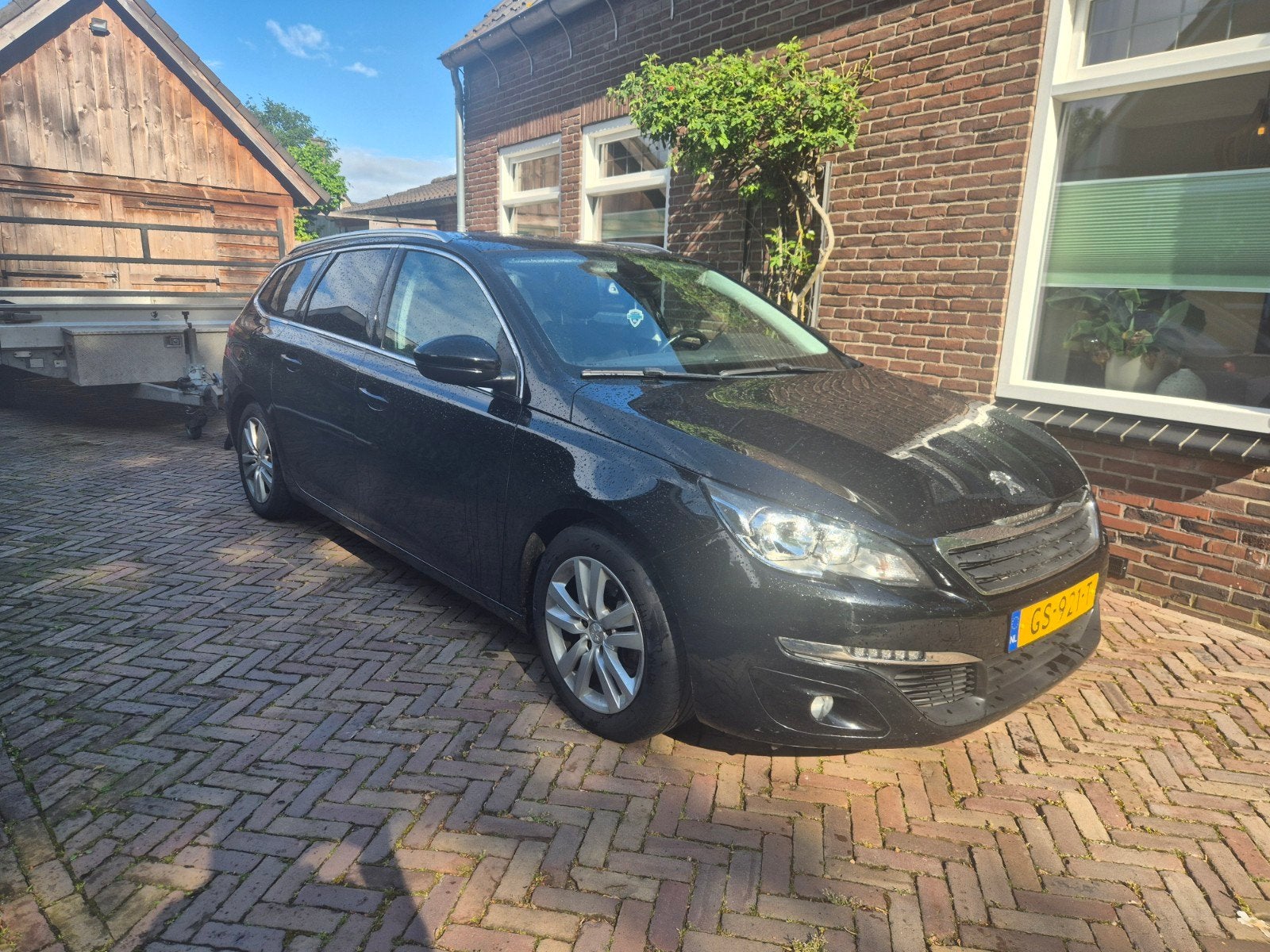 Peugeot 308 1.6 Bluehdi 120pk 2015 zwart, Voorwielaandrijving, Parkeersensor, 4 cilinders, Zwart