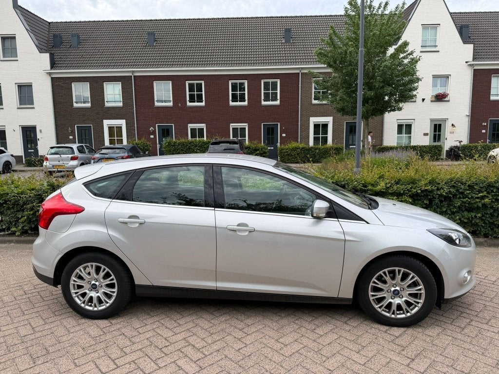 Ford Focus 1.6 Ti-vct 105pk 5-deurs 2013 Grijs, Auto's, 1596 cc, Cruise Control, 4 cilinders, 635 kg