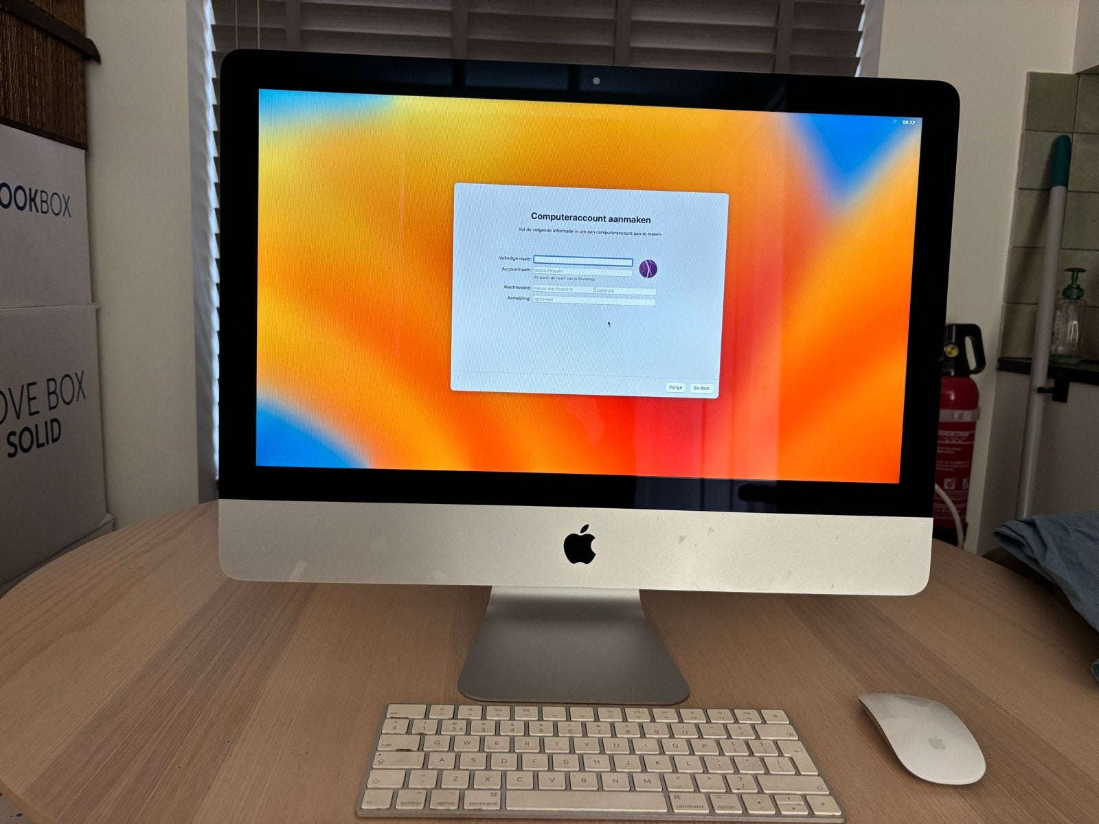 iMac (21.5 inch) met kleine beschadiging op scherm, Computers en Software, Apple Desktops, Gebruikt, 8 GB, IMac, Ophalen of Verzenden
