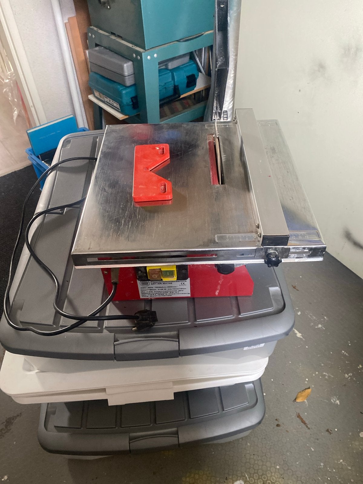 Rodeo Tegelsnijmachine - 750W, 180mm zaagblad, Gebruikt, 70 mm of meer, Overige typen, 600 tot 1200 watt