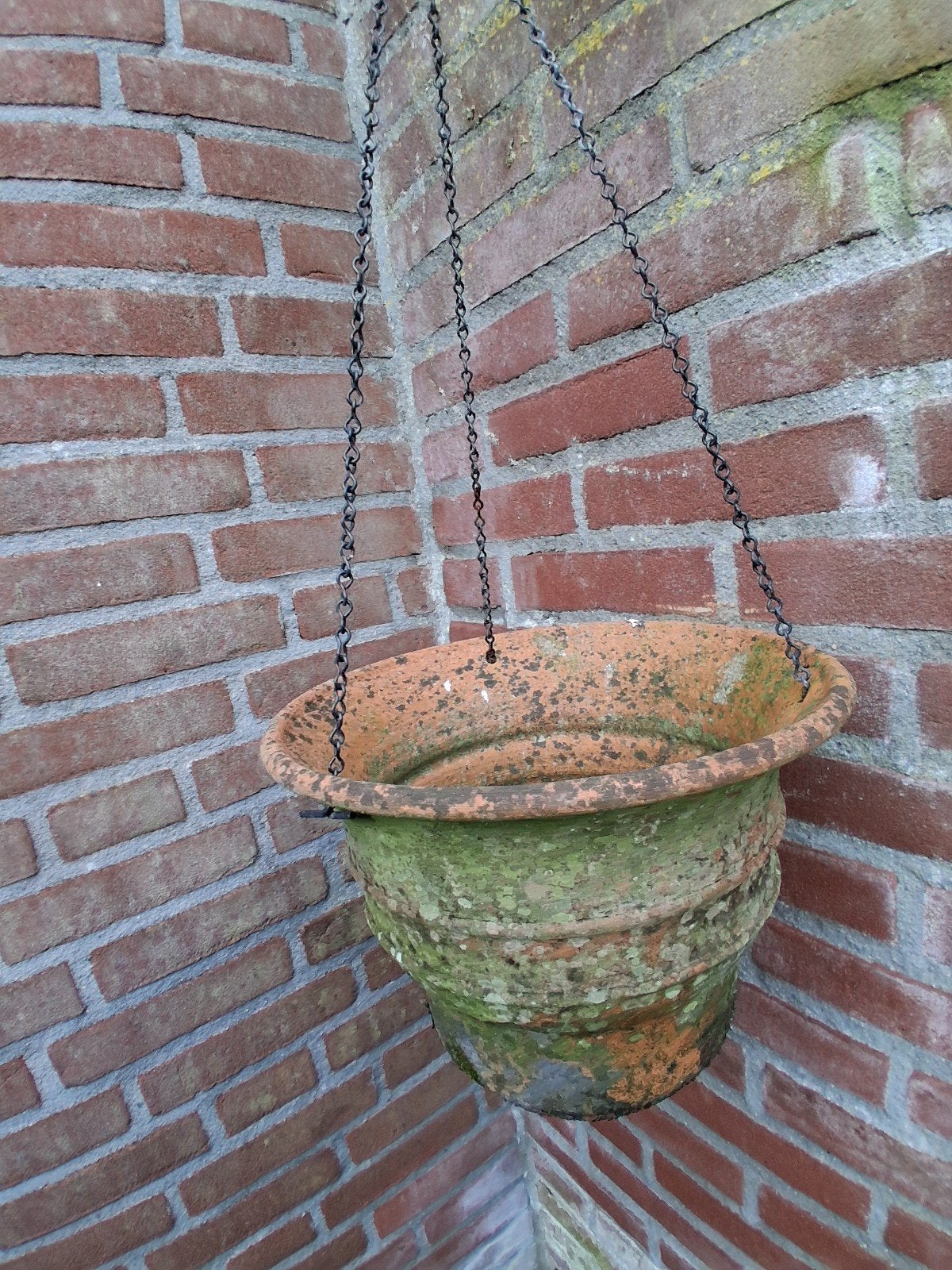 Hangende planten pot met muurijzer, Ophalen of Verzenden, Rond, Metaal, Minder dan 30 cm