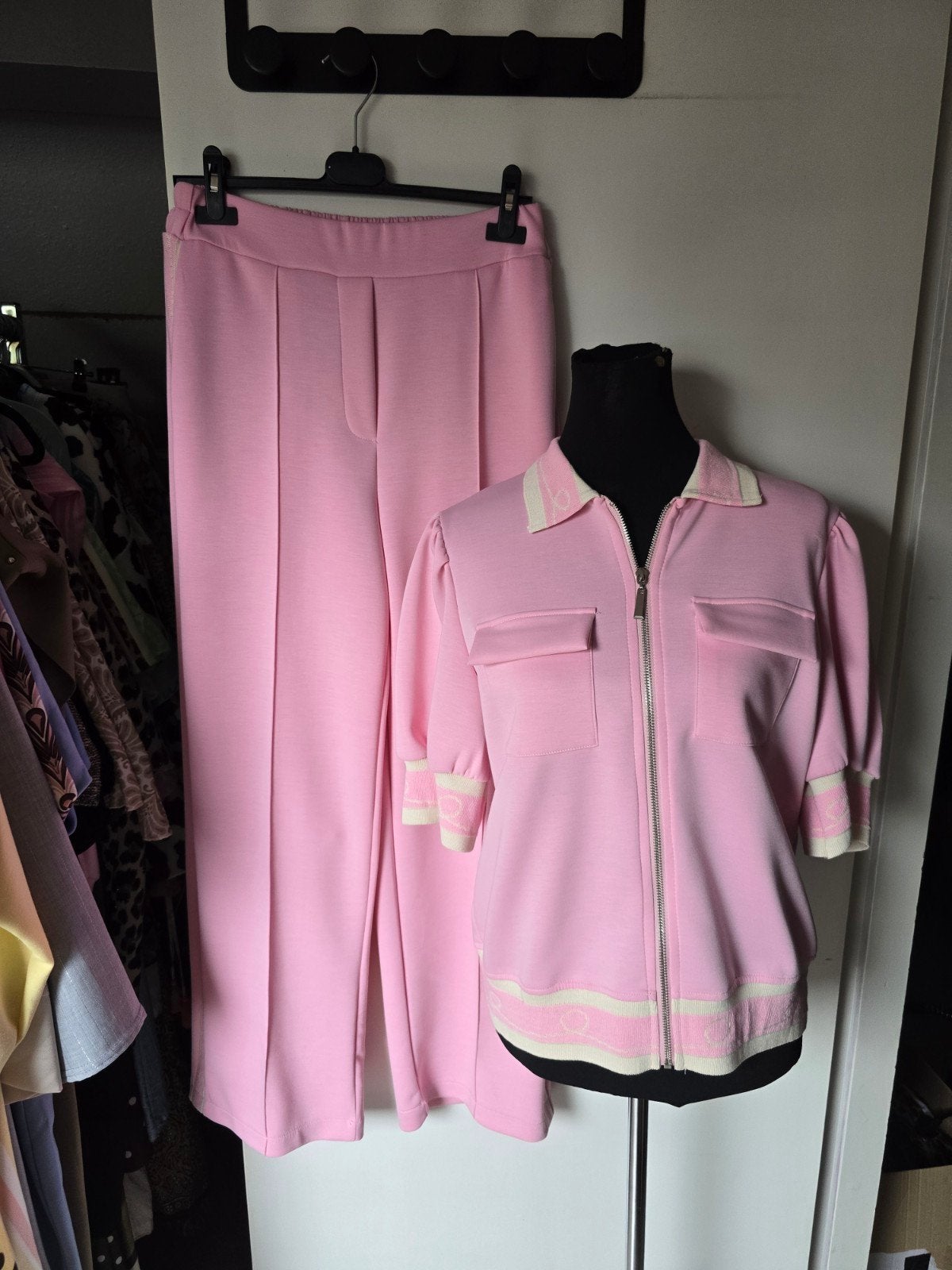 dames broekpak set, Ophalen of Verzenden, Nieuw, Maat 42/44 (L), Roze