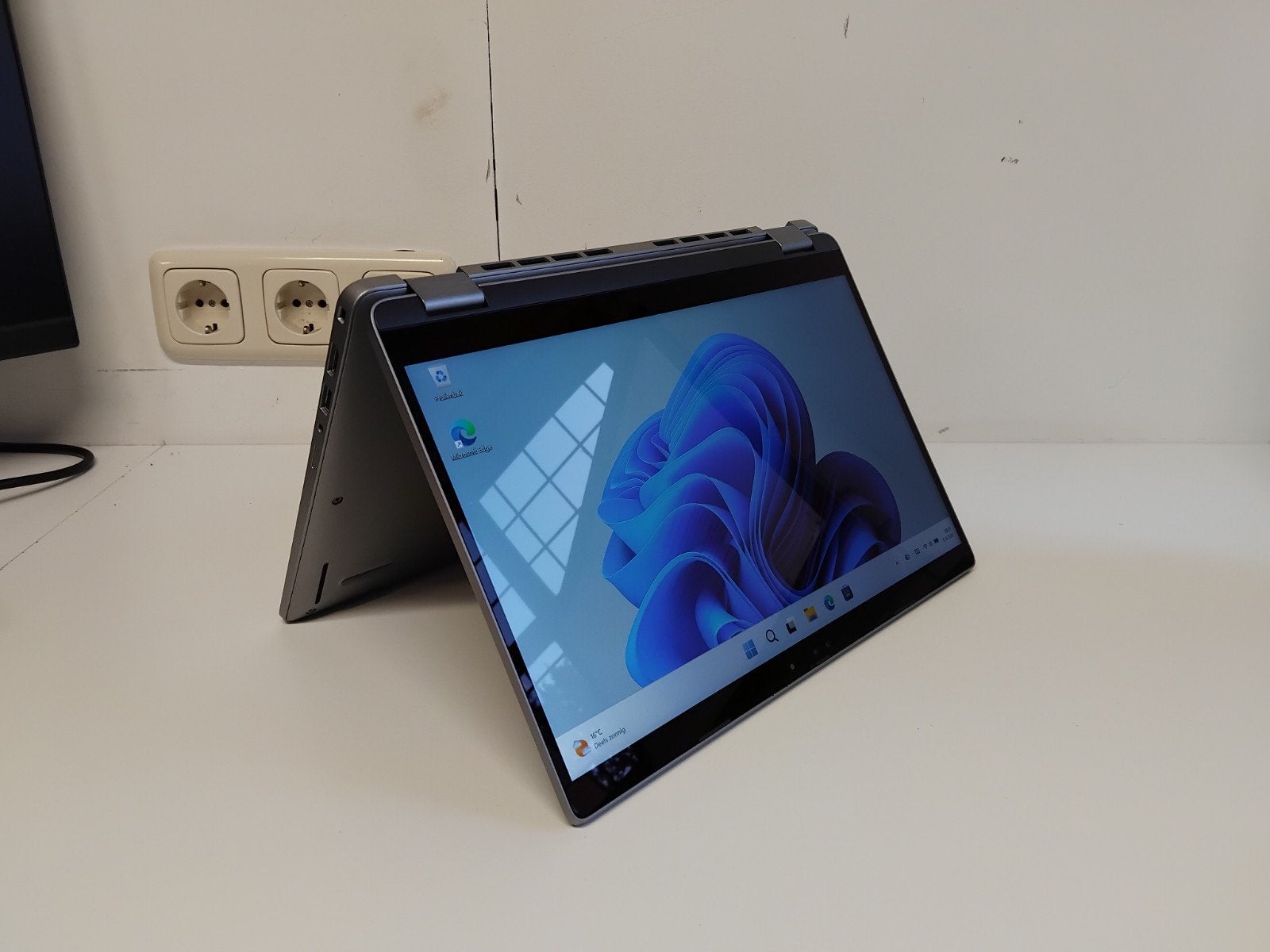 Dell Latitude 5350 2-in-1 Touchscreen Garantie Januari 2028, Computers en Software, Windows Laptops, Gebruikt, Qwerty, Intel® Core™ Ultra 5 135U 12 Cores