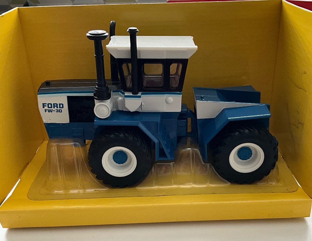 Ford FW-30 knik, Hobby en Vrije tijd, Modelauto's | 1:32, Ophalen of Verzenden, Nieuw, Tractor of Landbouw, Overige merken