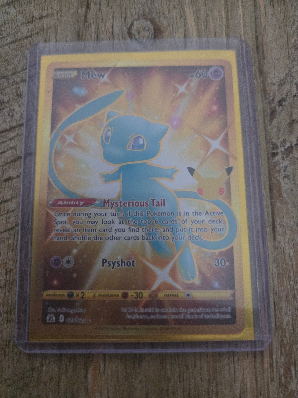 Mew Gold Secret Rare Pokémon Kaart Celebrations 025/025, Hobby en Vrije tijd, Verzamelkaartspellen | Pokémon, Ophalen of Verzenden
