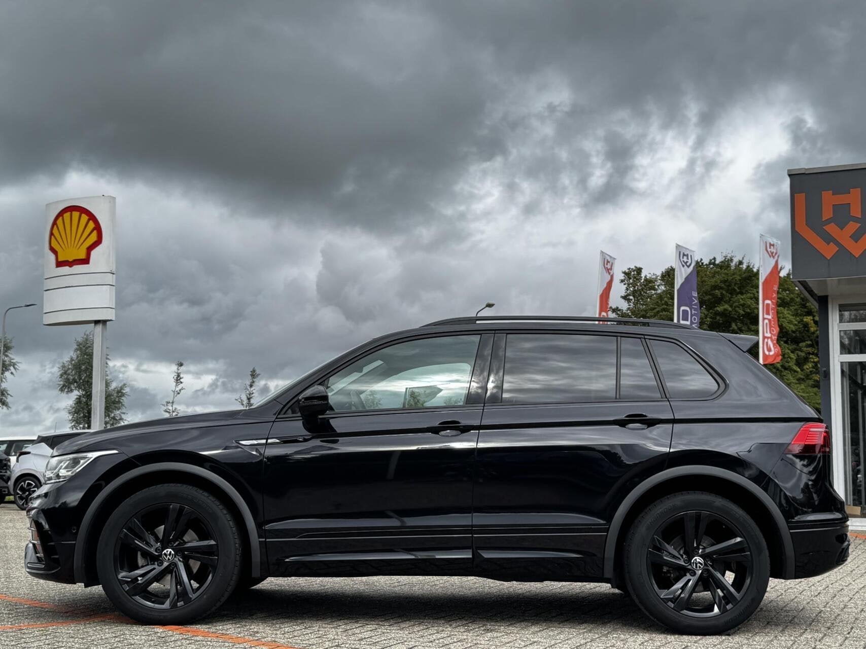Volkswagen Tiguan 1.5TSI R-Line|Black-style|Matrix|ACC|CAM, Auto's, 1441 kg, 15 km/l, Euro 6, 4 cilinders