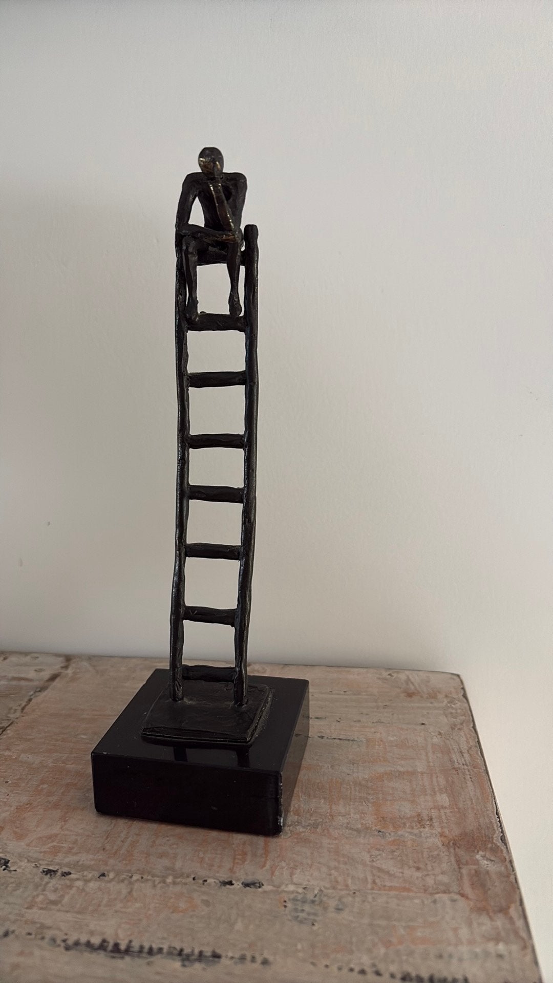 Beeld “denker op ladder”, Verzamelen, Ophalen of Verzenden, Zo goed als nieuw, Mens