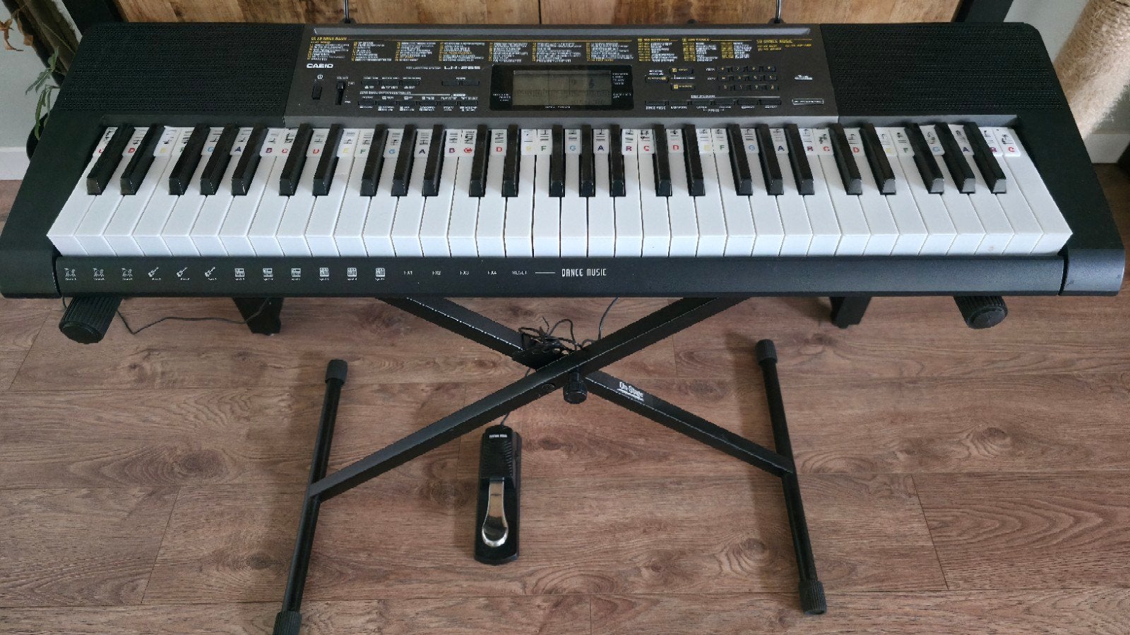 casio lk-265 inclusief standaard en pedaal, Muziek en Instrumenten, Ophalen, Casio, Aanslaggevoelig, 61 toetsen