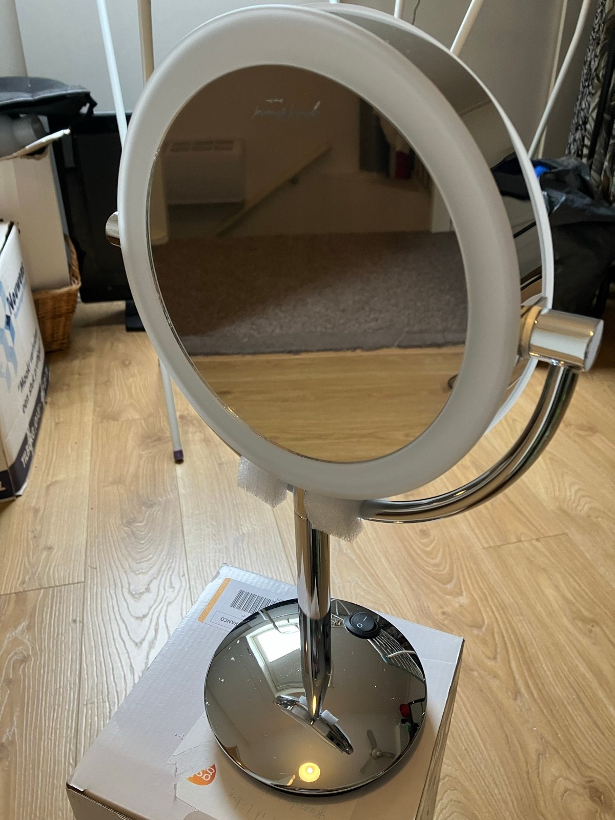 Nieuwe!! Verlichte make-up spiegel met 10x vergroting, Antiek en Kunst, Ophalen of Verzenden, Rond, Minder dan 50 cm, Minder dan 100 cm