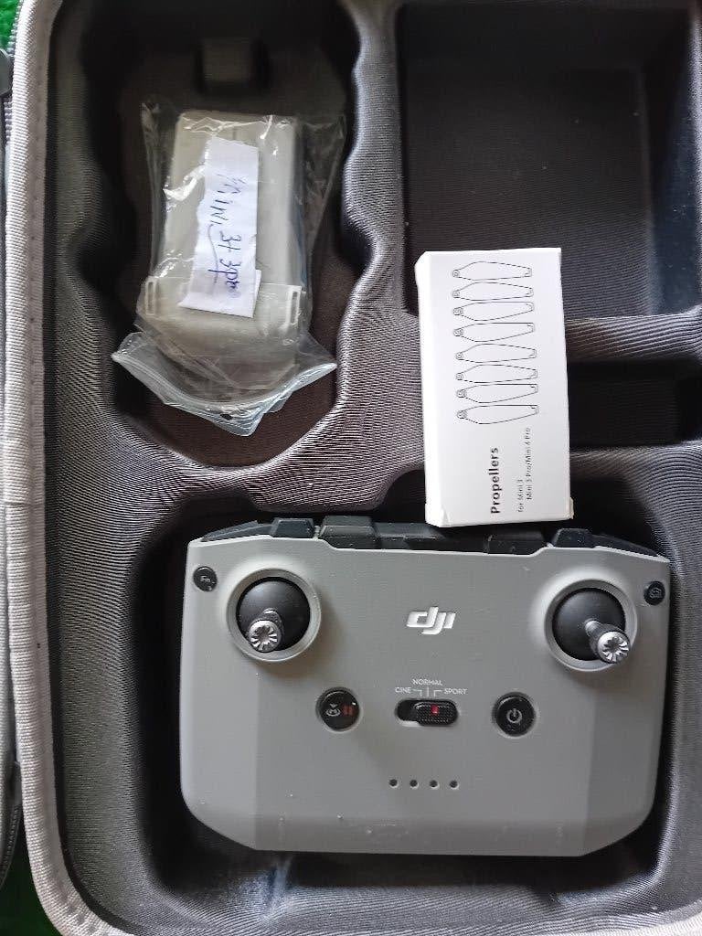 DJI mini 3 batterij met controller en MINI 3 tasje, Ophalen of Verzenden, Zo goed als nieuw, Elektro, Quadcopter of Multicopter