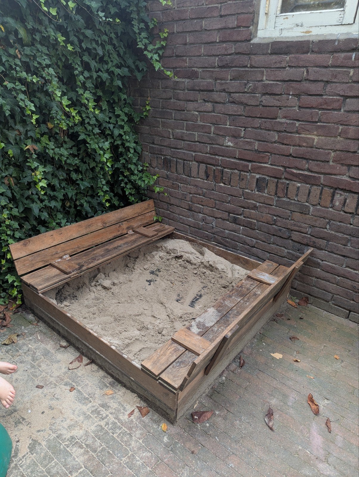 Houten zandbak met deksel, Ophalen, Gebruikt