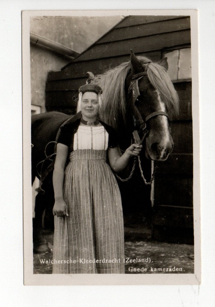 Oude ansichtkaart Walcherse klederdracht (Zeeland), Ophalen of Verzenden, 1920 tot 1940, Gelopen, Zeeland