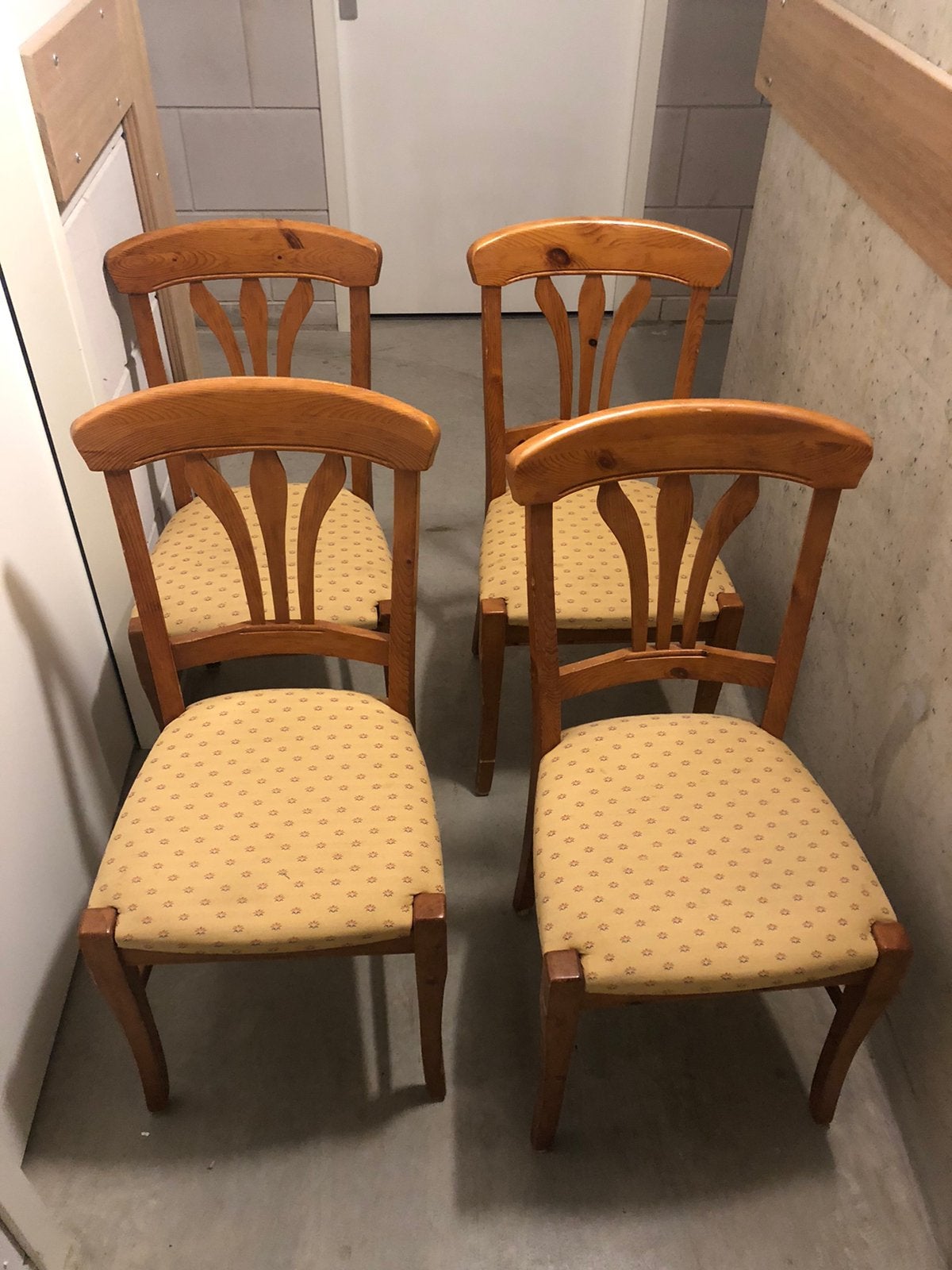 4 Eetkamerstoelen, Huis en Inrichting, Ophalen of Verzenden, Gebruikt, Vier