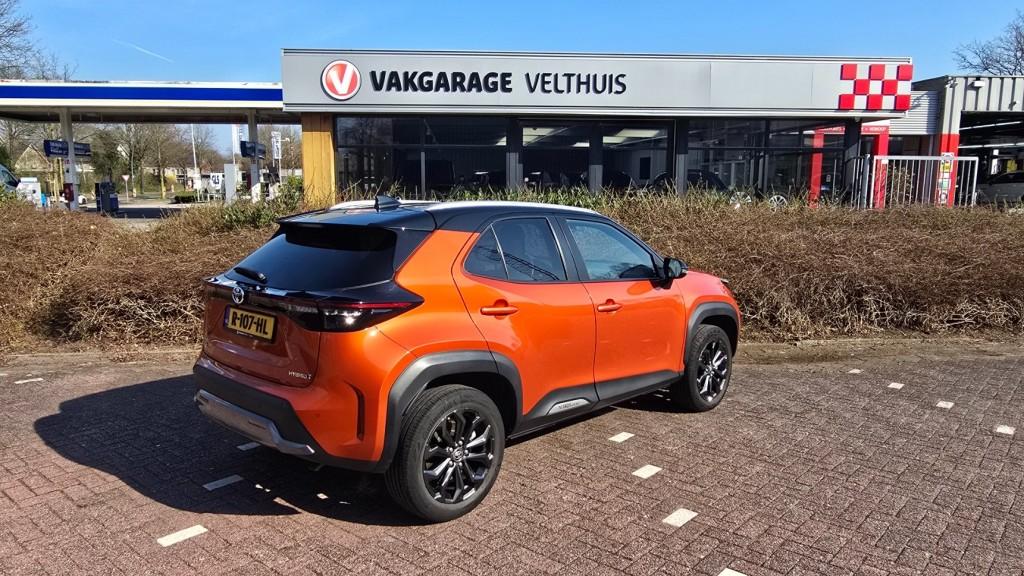 Toyota YARIS CROSS 1.5 HYBRID EXPLORE TWO-TONE LAK + BLACK P, Gebruikt, Overige kleuren, Met garantie (alle), 49 €/maand