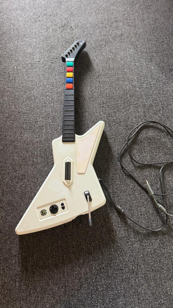 Guitar Hero II (2) Gitaar X-plorer Xbox 360 IN GOEDE STAAT, Spelcomputers en Games, 1 speler, Ophalen of Verzenden, Muziek, Vanaf 12 jaar