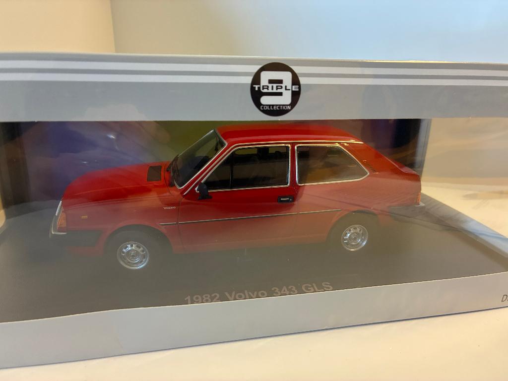 27396: Volvo 343 GLS - 1982 - Triple9 1:18, Auto, Nieuw, Ophalen of Verzenden, Bachsatztstr. 54 D 72131 Ofterdingen, Germany