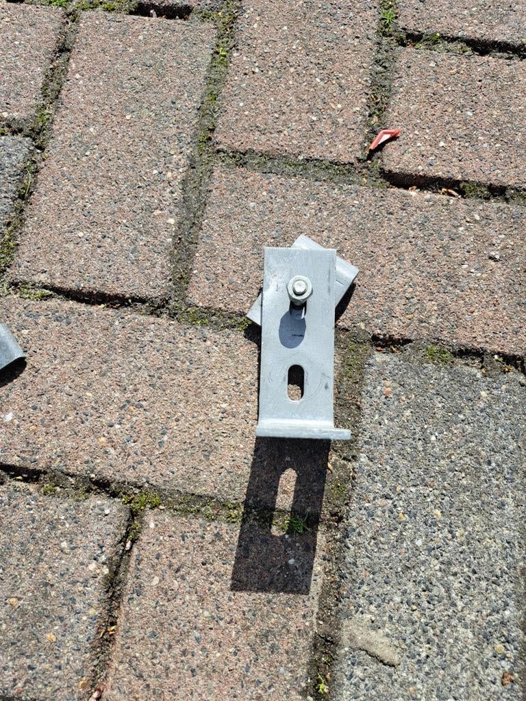 Metalen hoekbeugel met bout en moer, Ophalen of Verzenden, Gebruikt, 50 tot 100 mm, Overige typen