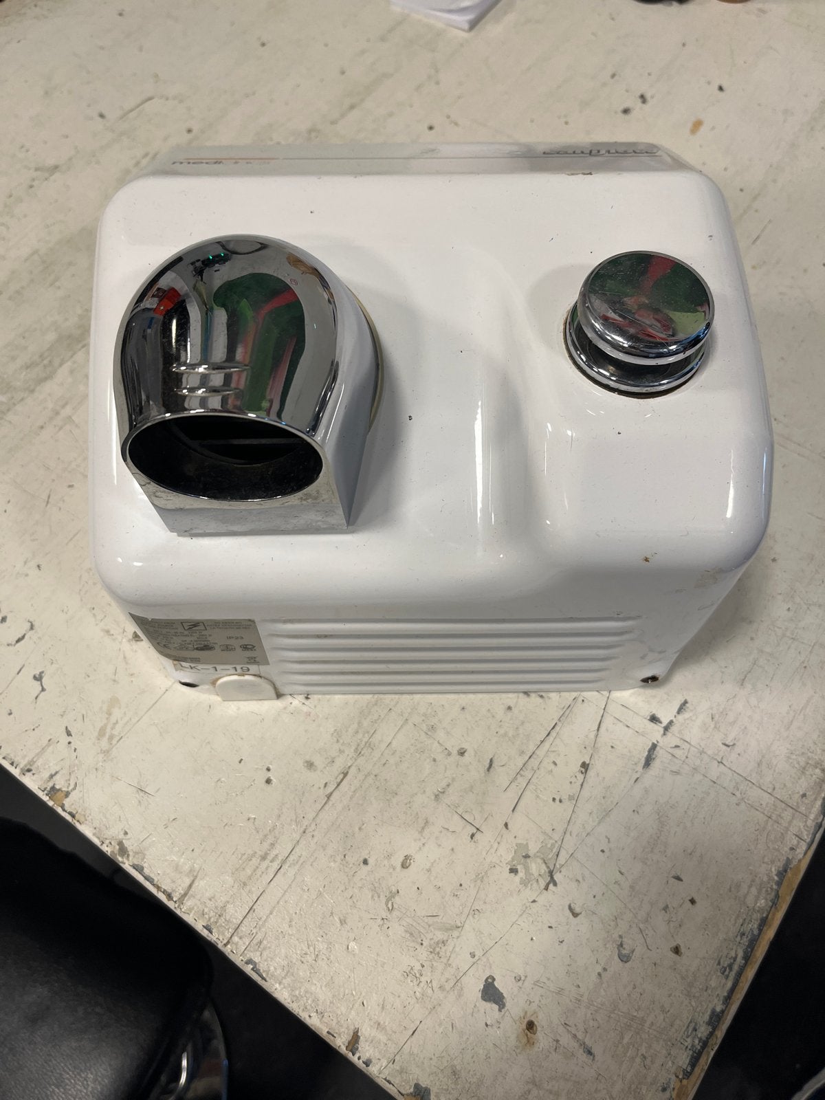 Witte handdroger met chroom details, Ophalen, Gebruikt