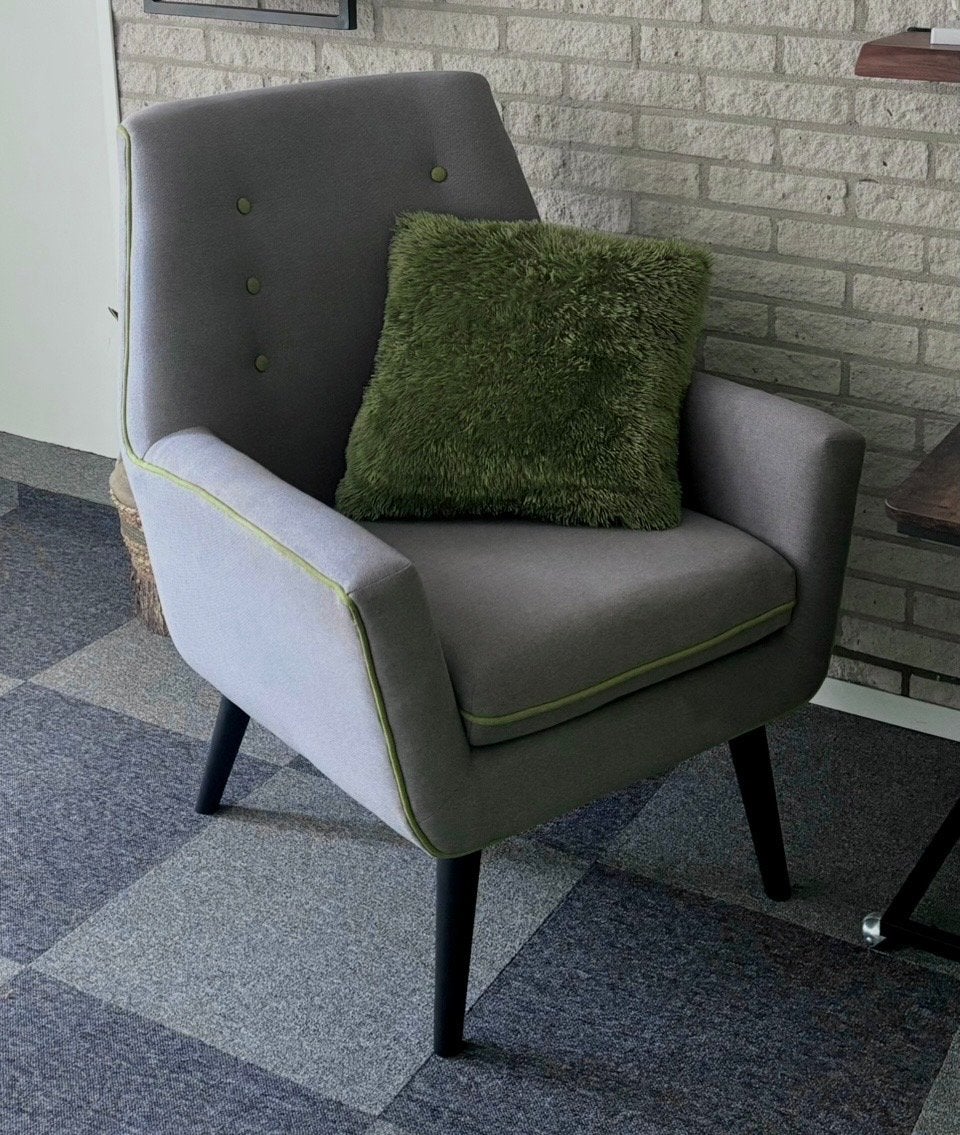 Lichtgrijze Relax Fauteuil met Groene Details, Ophalen of Verzenden, Gebruikt, Stof, 75 tot 100 cm