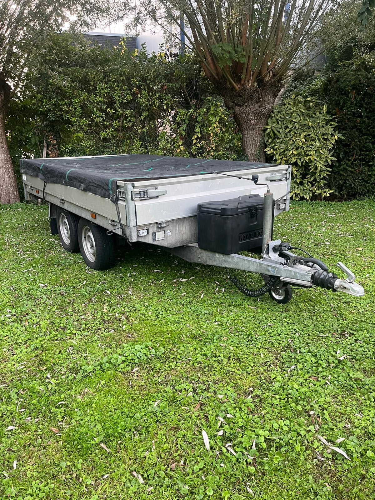 Nette Hapert 2000kg 300x160 stalenbodem, Ophalen, Zo goed als nieuw