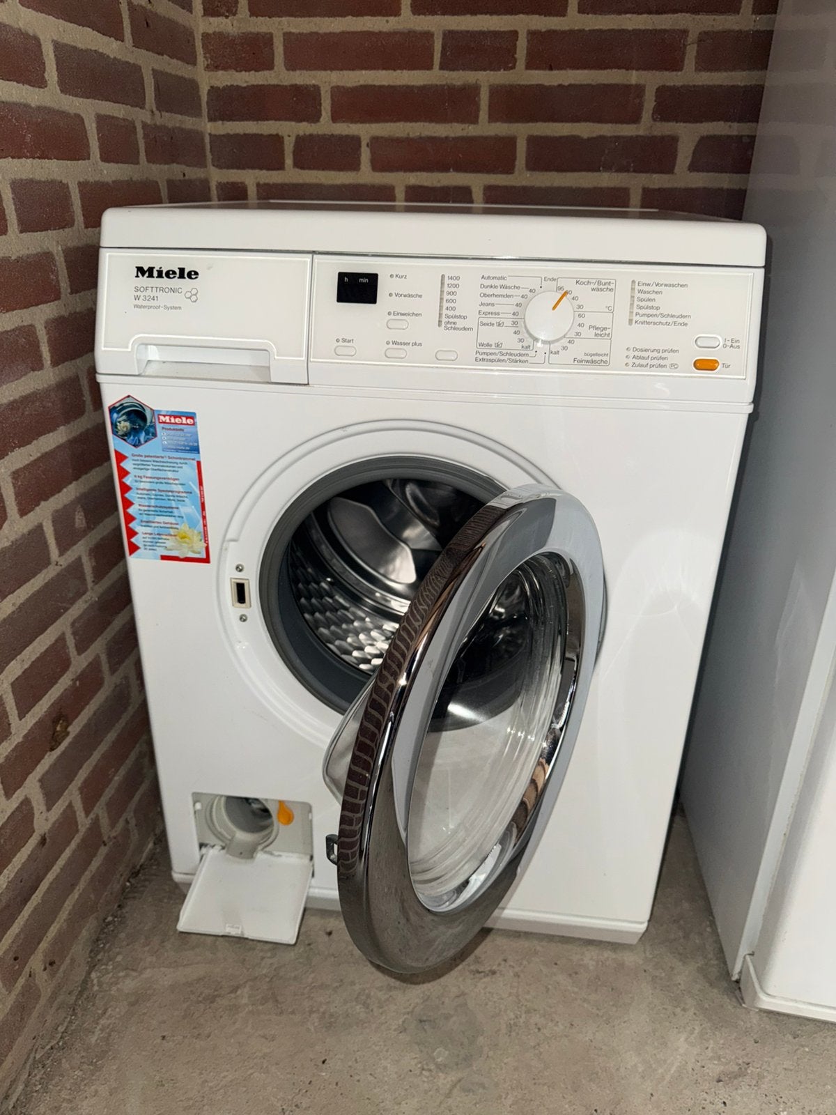 Miele Softtronic W3241 Wasmachine, Witgoed en Apparatuur, Wasmachines, Ophalen, Zo goed als nieuw, 85 tot 90 cm, 1200 tot 1600 toeren