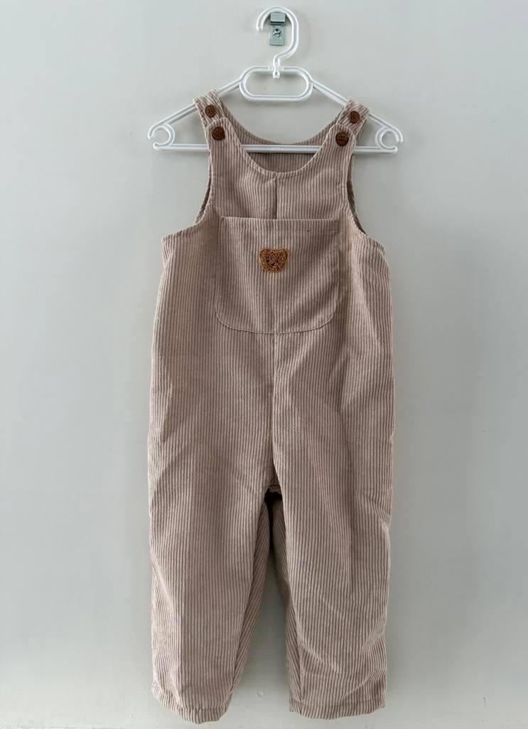 Tuinbroek leuke beige corduroy salopette met beertje 92/98, Kinderen en Baby's, Ophalen of Verzenden, Nieuw, Jongen of Meisje