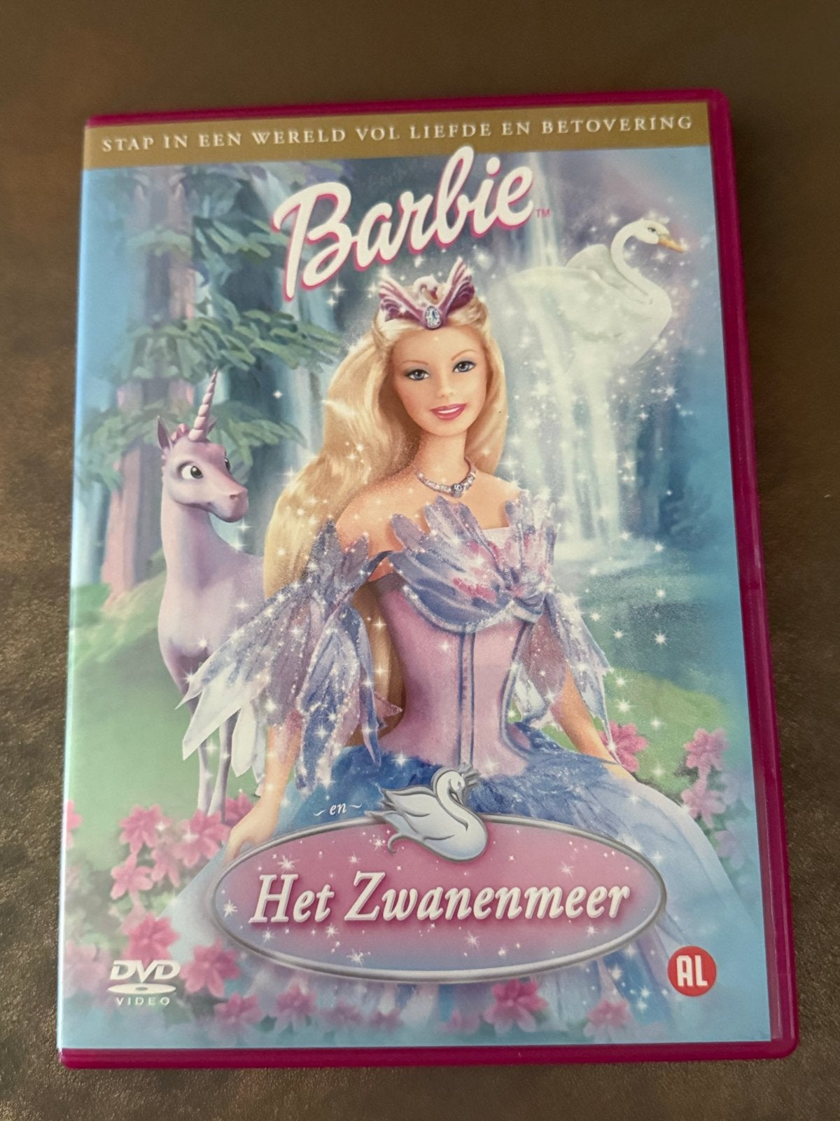 Barbie en het Zwanenmeer DVD, Cd's en Dvd's, Dvd's | Kinderen en Jeugd, Avontuur, Alle leeftijden, Ophalen of Verzenden, Zo goed als nieuw