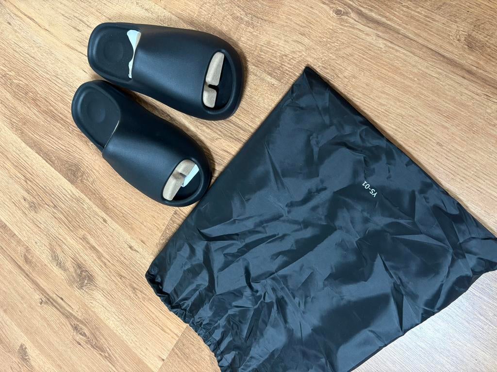 Yeezy slides maat 46, Slippers, Zwart, Nieuw, Ophalen of Verzenden