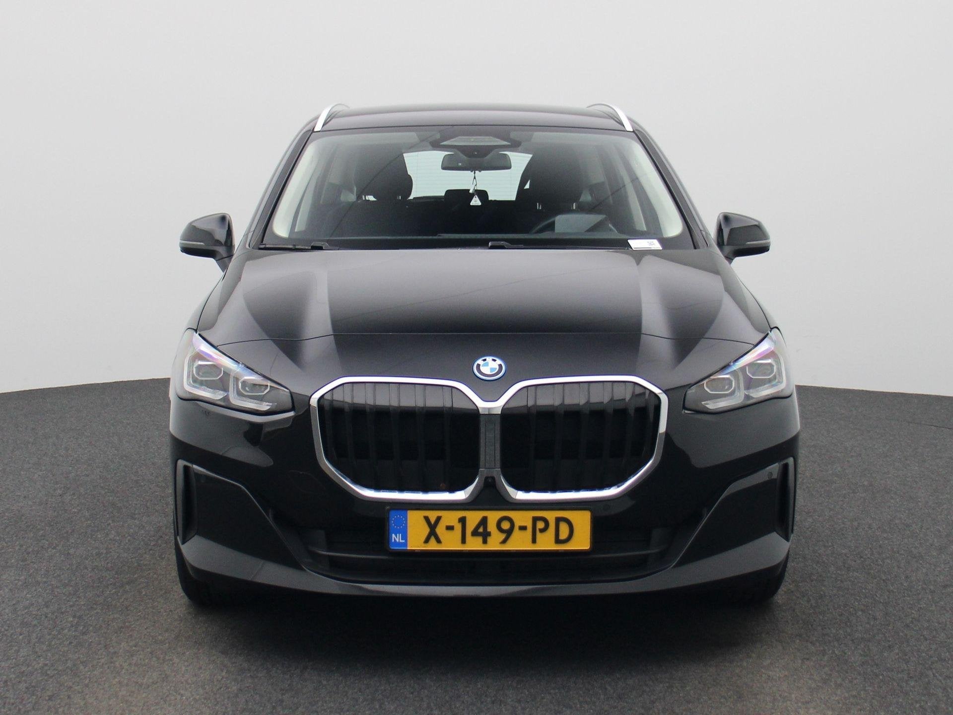 BMW 2-serie Active Tourer 230e xDrive | AUTOMAAT | TREKHAAK, Auto's, Automaat, 12 maanden, Stof, Gebruikt